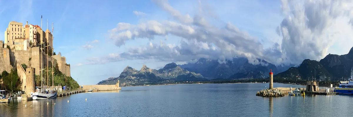 Image Pose borne de recharge IRVE Corse