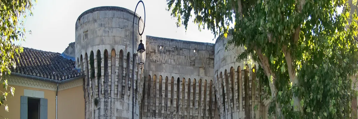 Image Pose borne de recharge IRVE Pernes-les-Fontaines